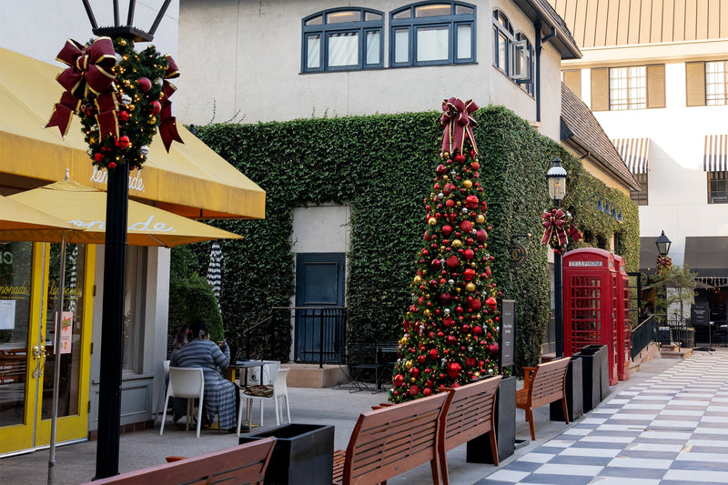 Real vs. Artificial Christmas Trees for Outdoor Spaces: Which Is the Better Choice?