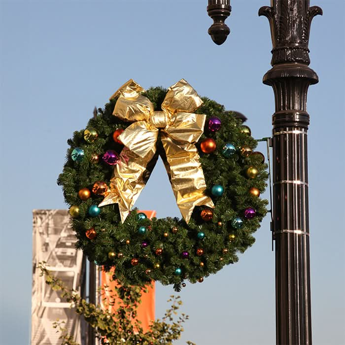 Dekra-Lite Classic Bow Wreath on a lampost outside