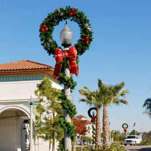 Lamppost Silhouette Wreath