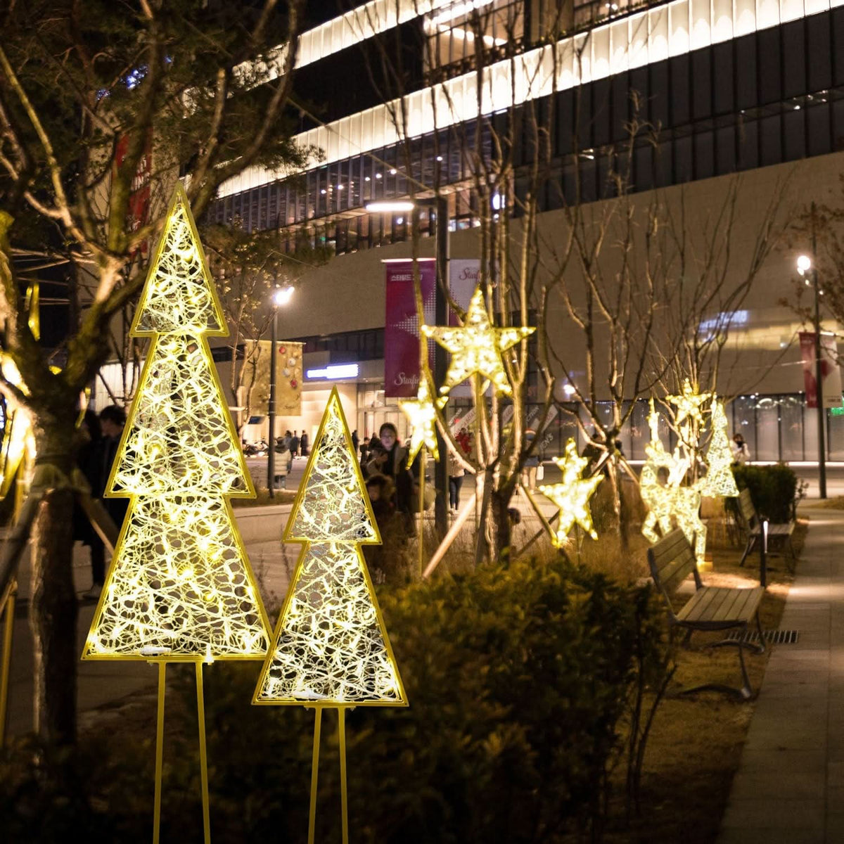 Dekra-Lite Luzy Illuminated Christmas Tree Display