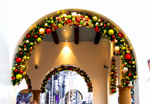 Dekra-Lite Classic Christmas Pre-Decorated Garland Arches